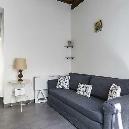 Emma's Borgo, Vatican