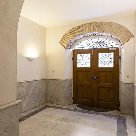 Emma's Borgo, Vatican Apartment