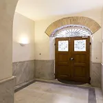 Emma's Borgo, Vatican Appartamento